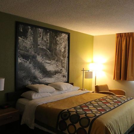 Hotel Super 8 By Wyndham Windsor/Madison North Habitación foto