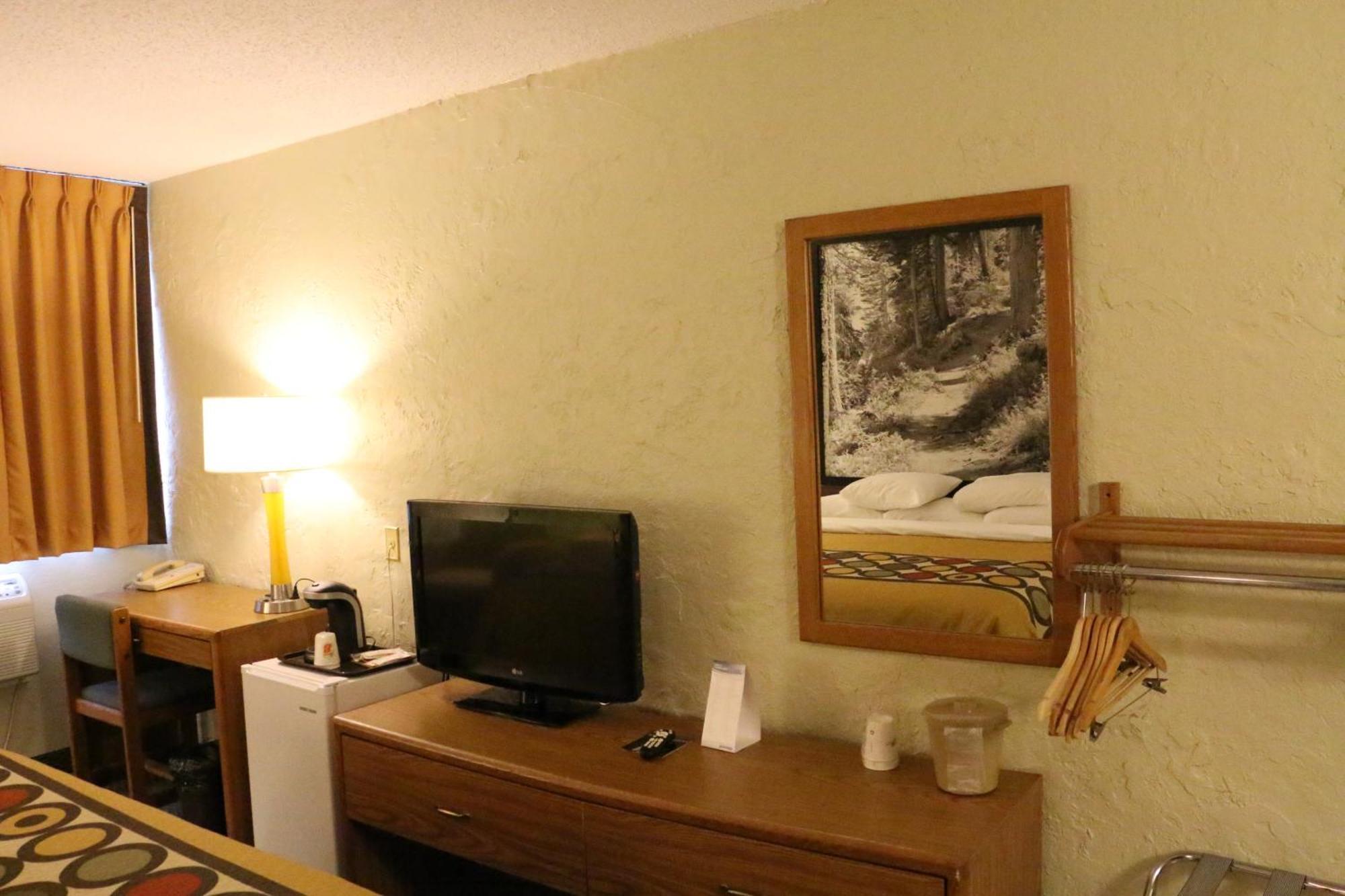 Hotel Super 8 By Wyndham Windsor/Madison North Habitación foto